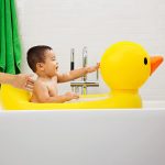 Munchkin® Duck™ Inflatable Baby Bathtub with White Hot® Heat Alert - Image 5